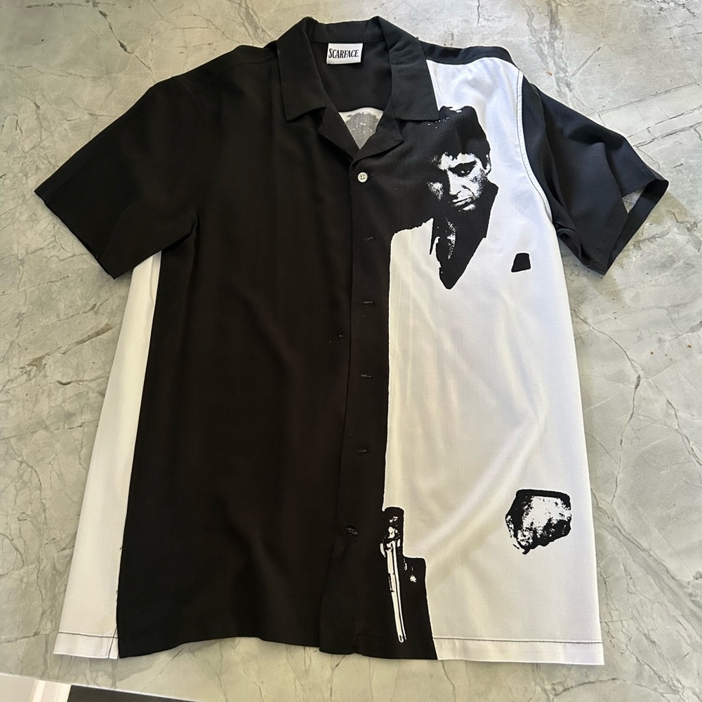 Scarface Button Up Graphic Shirt Size M